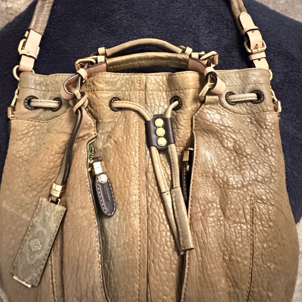 Luxurious Tan Leather Shoulder Bag with Gold Accents